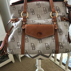 Dooney and bourke authentic purse